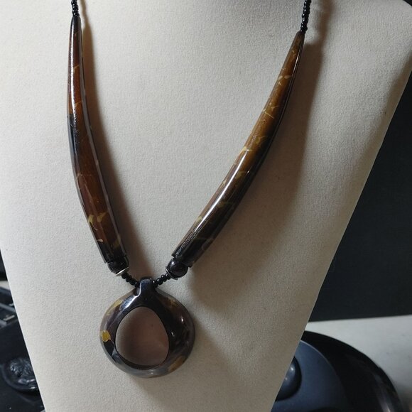 Brown Tan Horn Pendant Necklace Vintage Seed Beaded Strand Barrel Clasp Resin - Picture 8 of 16